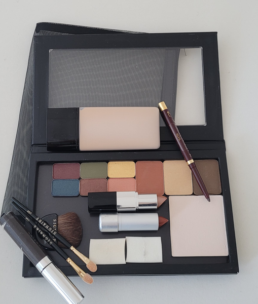 Signaire Simplicity Makeup Kit-Red Orange