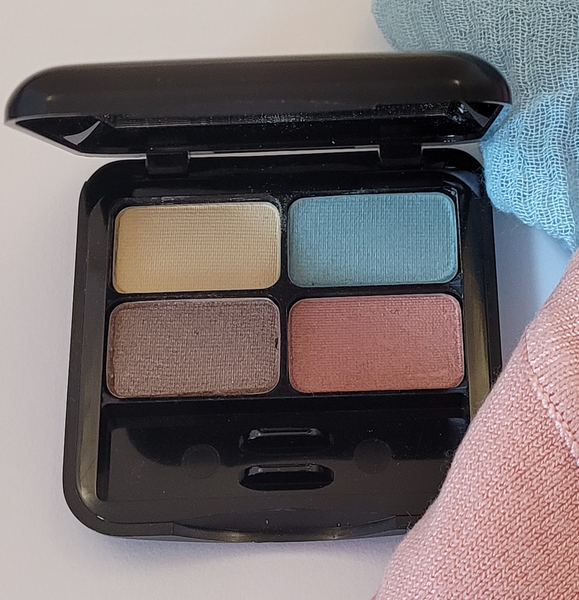 Compact Blue Green Neutral Shadows